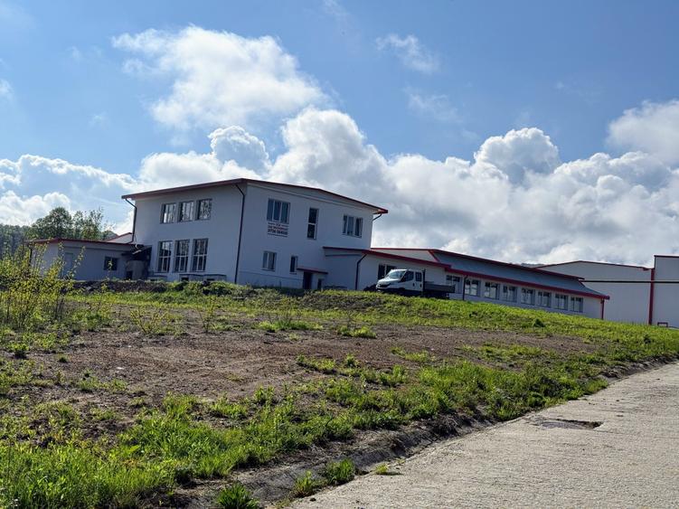 Hala si clădire apartamente  pentru muncitori 1144 mp- direct de la proprietar! - 5