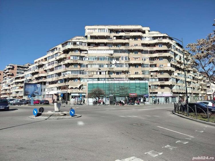 Spa?iu Ultracentral viz-a-vis de Mall - 4