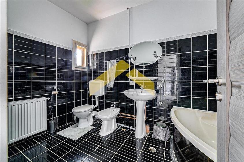 Casa de vanzare in zona centrala str. Mihai Eminescu - 7