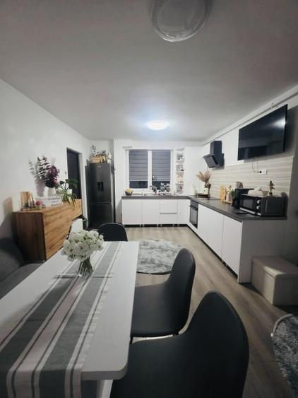 Apartament zona Vivo , 43 mp utili , parter inalt , mobilat si utilat - 6