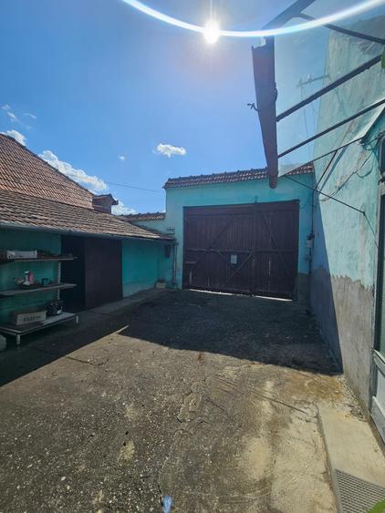 Casă individuală cu 3 camere cu Garaj în Periferie