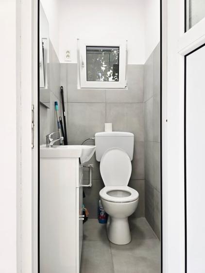 Spatiu comercial central Balotesti, 21.3 mp, curte 25mp, complet renovat - 4