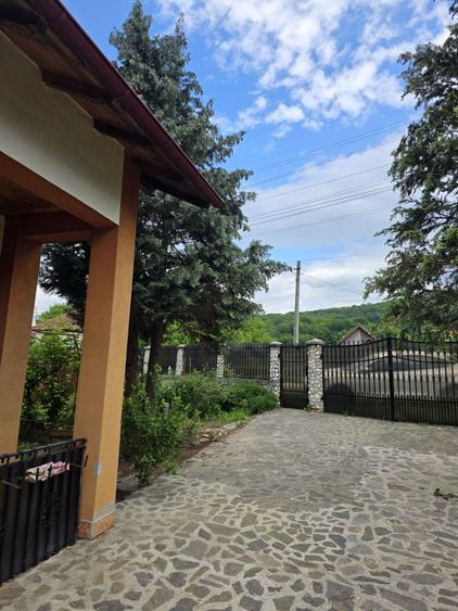 Casă cu 4 camere în Central