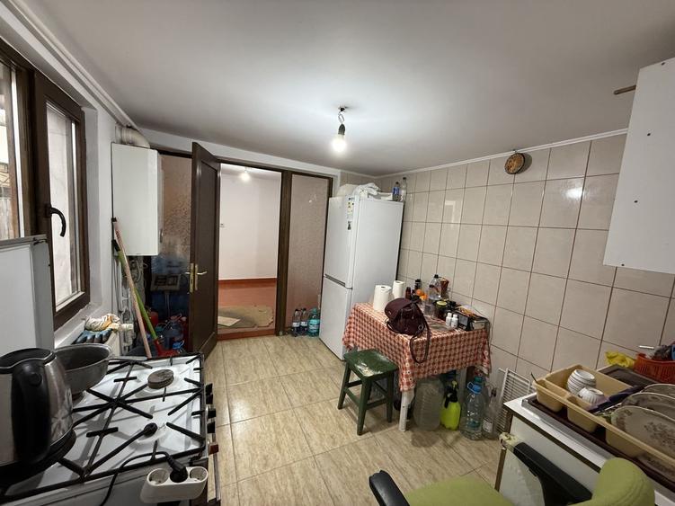 Spațiu de închiriat în Vilă - 2 camere+birou+curte în Campina - 9