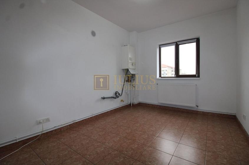 8 incaperi, 2 bai, centrala proprie, 3 locuri de parcare; Lipovei. - 15