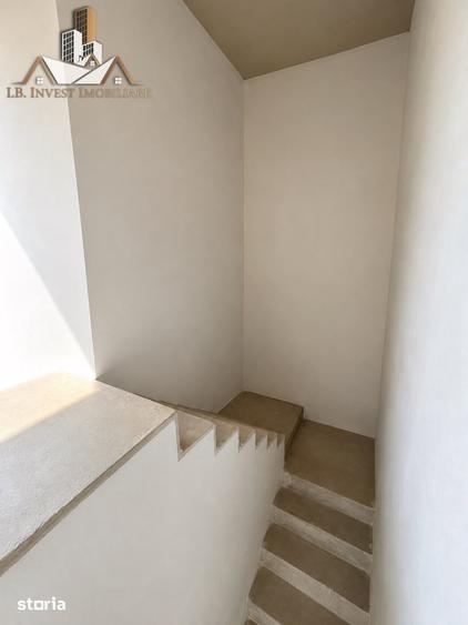 Duplex modern de vanzare in Dumbravi?a -separat prin garaj - 4 camere - 3