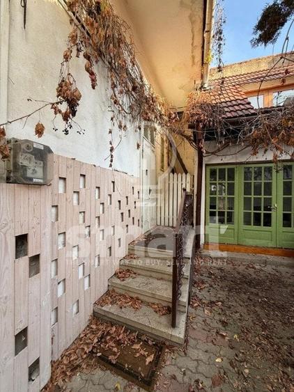 Casa in centrul istoric cu spatiu comercial si parcare proprie Zona 0 - 12