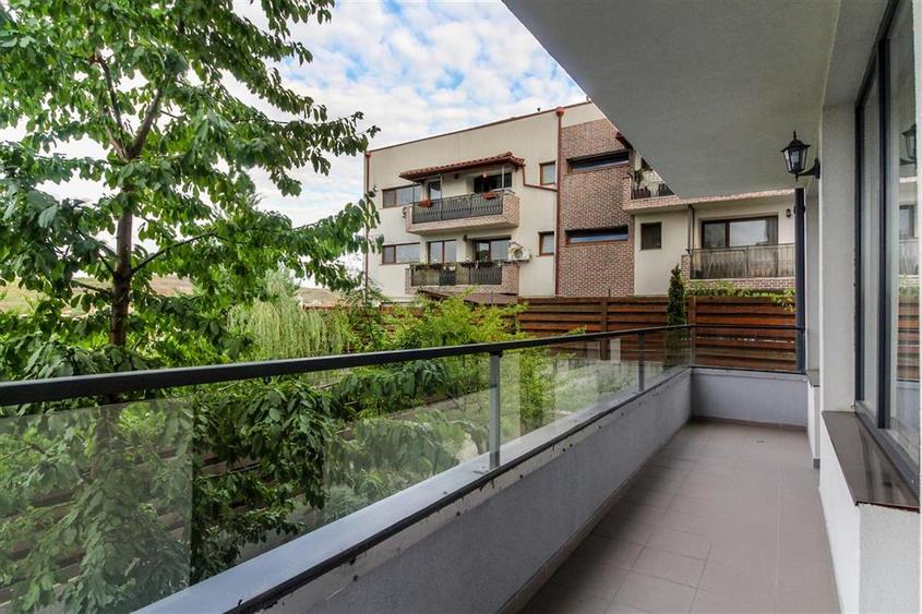 Apartament cu 2 camere semidecomandat, mobilat în Borhanci