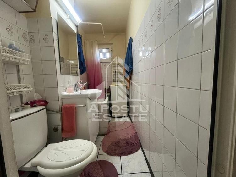 Apartament cu 4 camere, centrala proprie, zona Dacia - 12