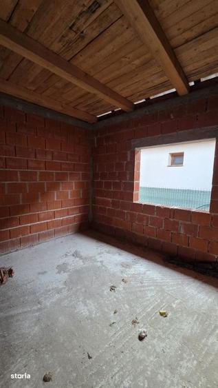 Casa la rosu de vanzare Vetis, str. Viorelelor - 8