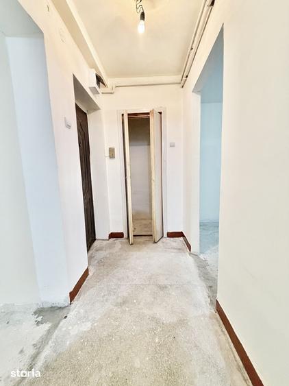 Apartament cu 3 camere decomandat în Aleea Carpați