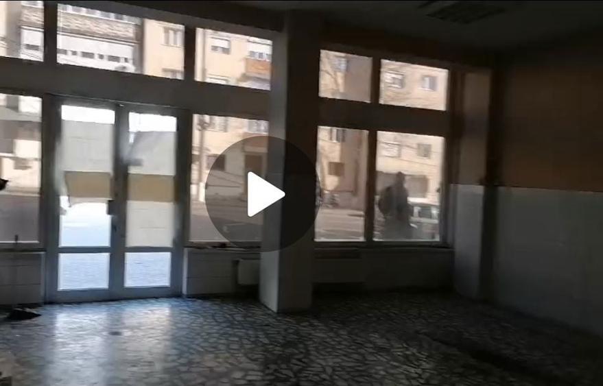 Spatiu Comercial 108 mp | Vad Exceptional | Fatada 13m Roman, zona intens tranzitata - 1
