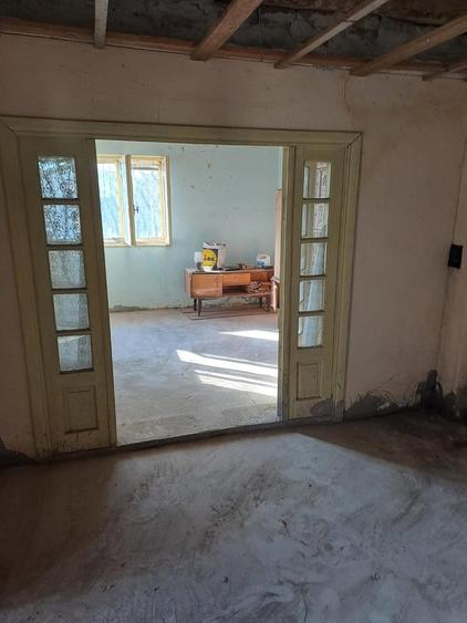 Dascalu, casa veche 4 camere, acoperis nou, teren 1300 mp, deschidere 39 m - 7
