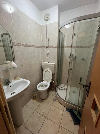 Închiriez garsonieră  - 1