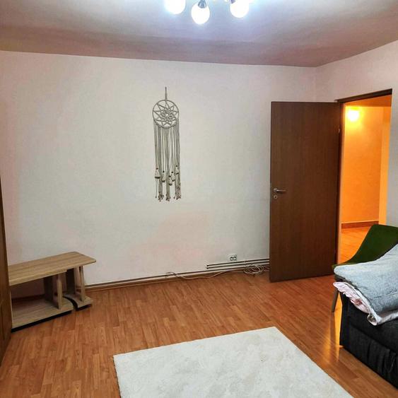 Apartament cu 4 camere decomandate, 85mp, etaj intermediar, finisat, mobilat si utilat, cu beci, 2 b - 3
