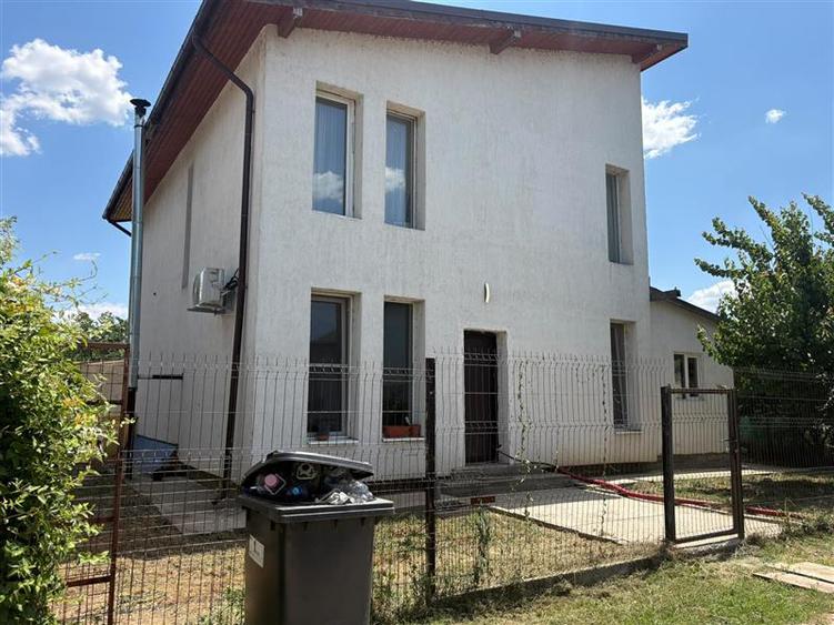 Casă cu 4 camere cu Teren 200 Mp în Central