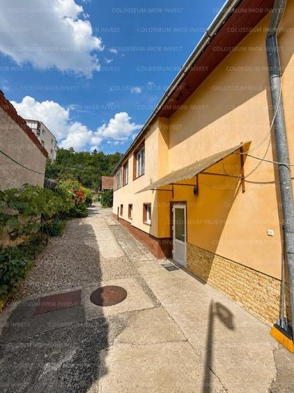 Casă cu 4 camere cu Teren 723 Mp în Central