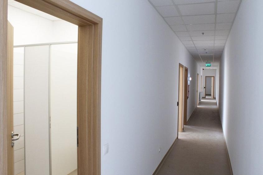 Hala cu rampe si drive-in, zona Nervia - 6