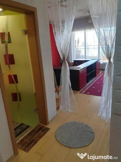 Apartament cu 3 camere decomandat în Zorilor