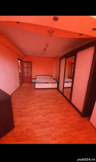 inchiriez apartament cu 3 camere - 1