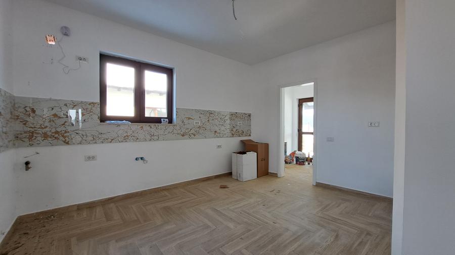 CASA 4 CAMERE CU SUPRAFATA GENEROASA IN  STIL NEOROMANESC - 34