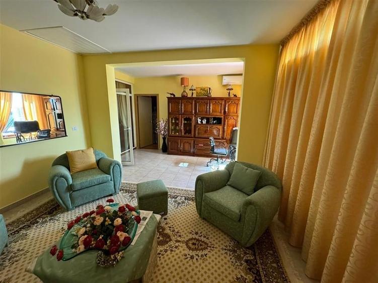 Vila de vanzare in Garoafa,suprafata construita 472mp si teren 1935mp - 11