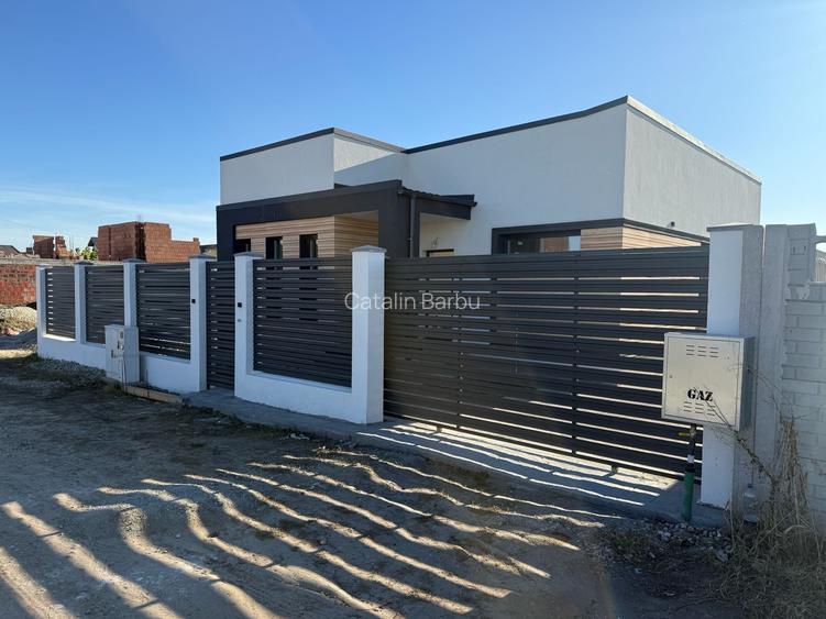 <Casa individuala parter> 4 camere 2 bai 371 mp teren
