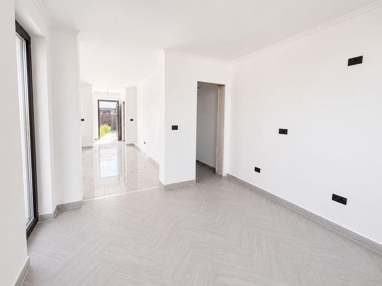 Duplex cu 4 camere cu Canalizare în Moșnița Nouă
