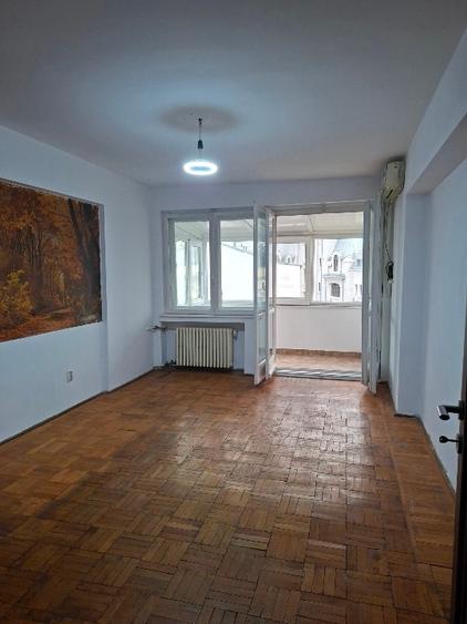 Vanzare apartament 3 camere - 2