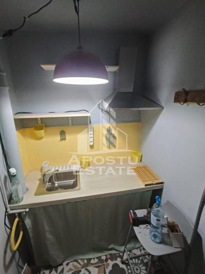 Garsoniera la etajul 2, mobilata, zona Complexului Studentesc - 5