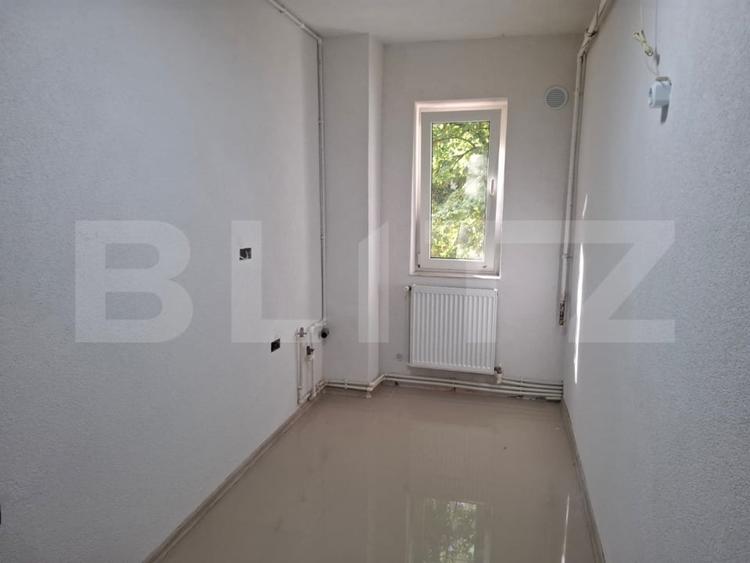 Apartament cu 2 camere semidecomandat, mobilat în Titu
