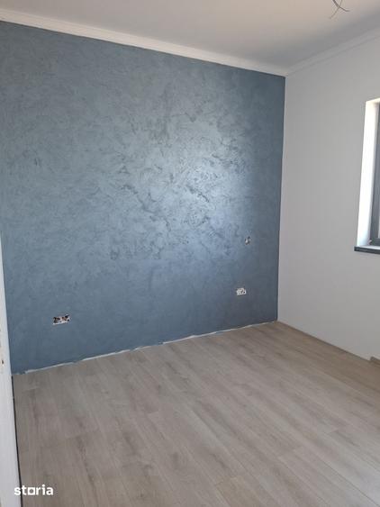 Casă cu 4 camere cu Teren 400 Mp în Pielești