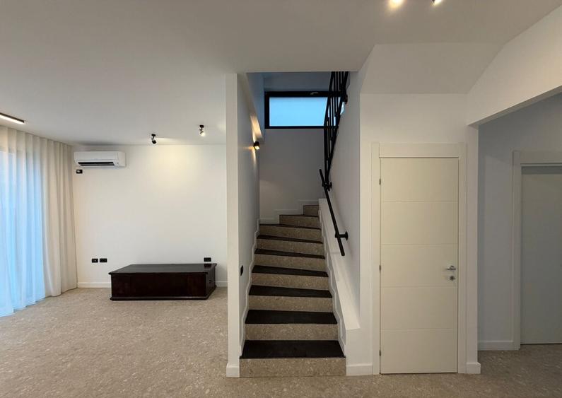 Vila 4 camere de inchiriat TUNARI ?coala Americana 3 min. - 2