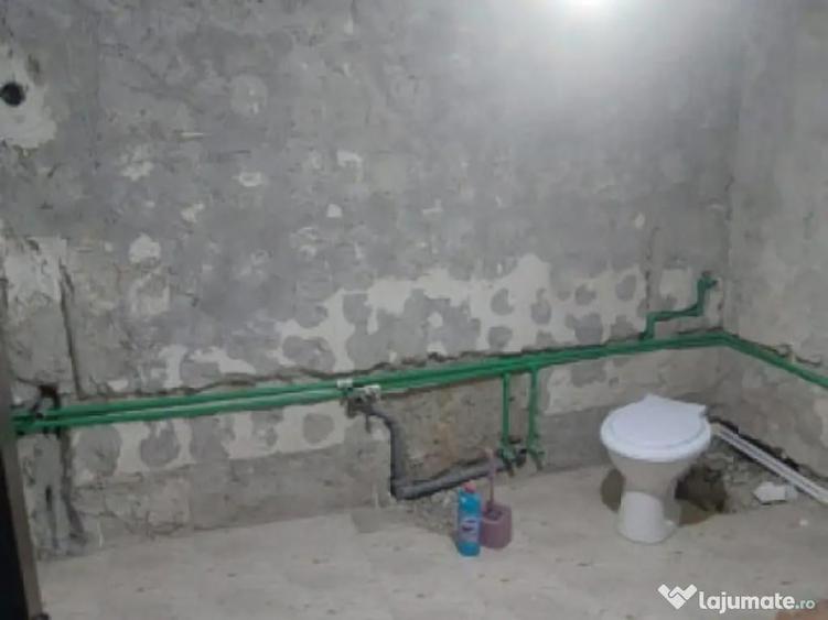 Casa 5 camere situata in zona CET - 1