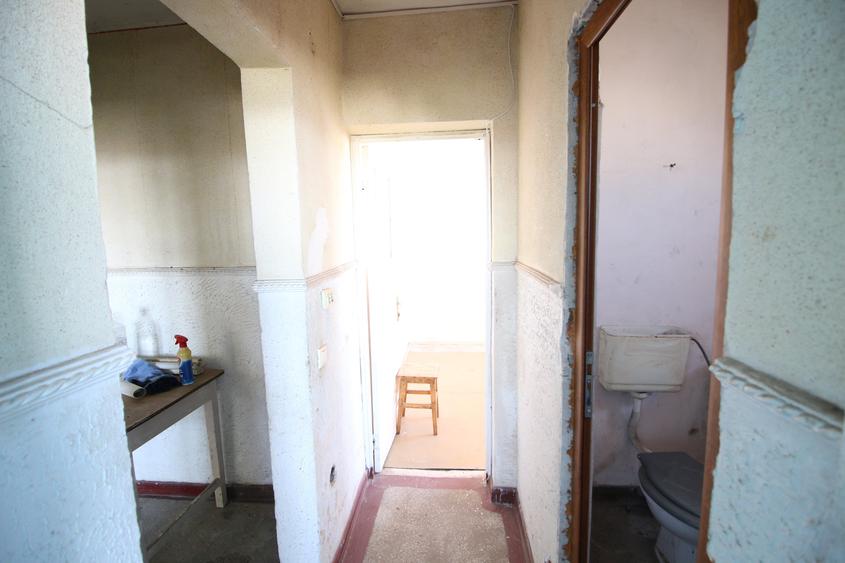 Apartament cu 3 camere decomandat în Micro 20