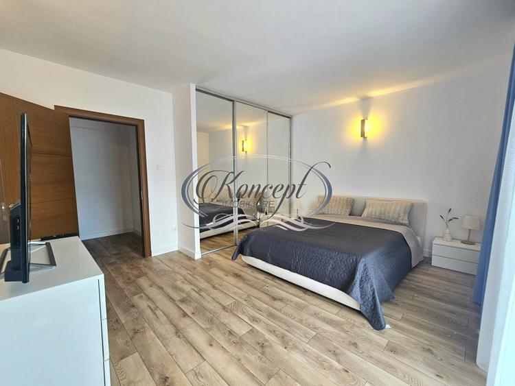 Apartament cu 5 camere semidecomandat, mobilat în Bună Ziua