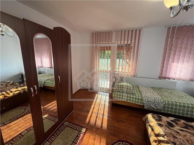 Duplex cu 5 camere cu Canalizare în Cârțișoara