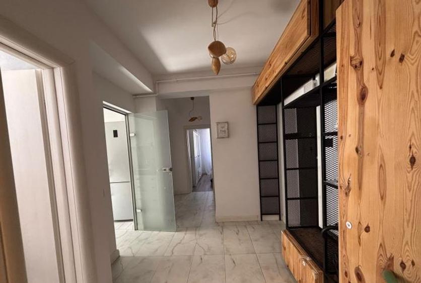 Apartament cu 3 camere decomandat, mobilat în Parcul Carol