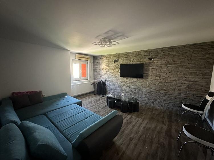 Apartament cu 2 camere decomandat în Uiești