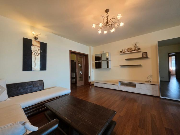 Apartament cu 3 camere semidecomandat în Calea Plevnei