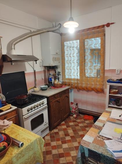 Vand ap. cu 2 cam.in zona Cornisa. - 1