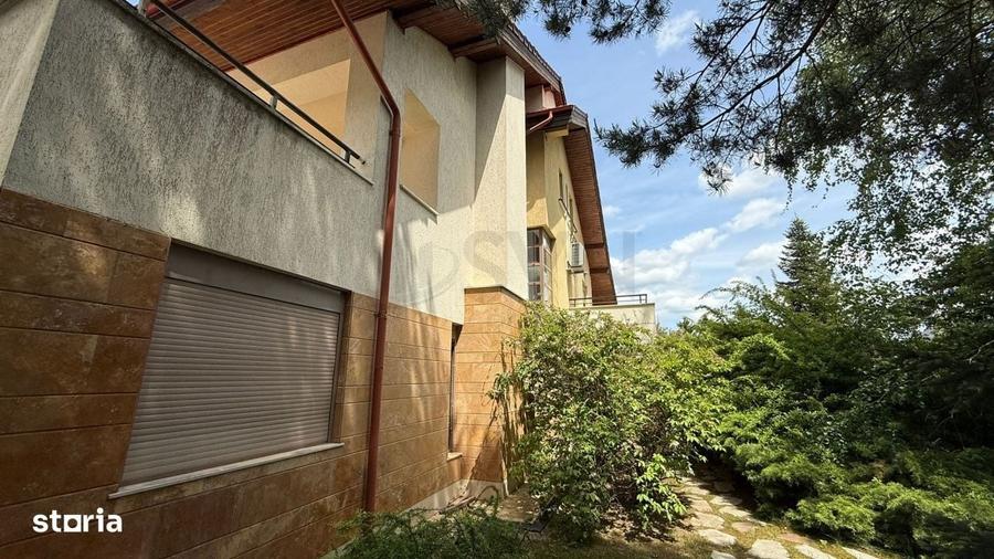 Casă cu 4 camere în Ostratu