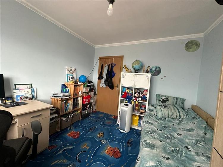 Apartament cu 3 camere decomandat în Vasile Aaron