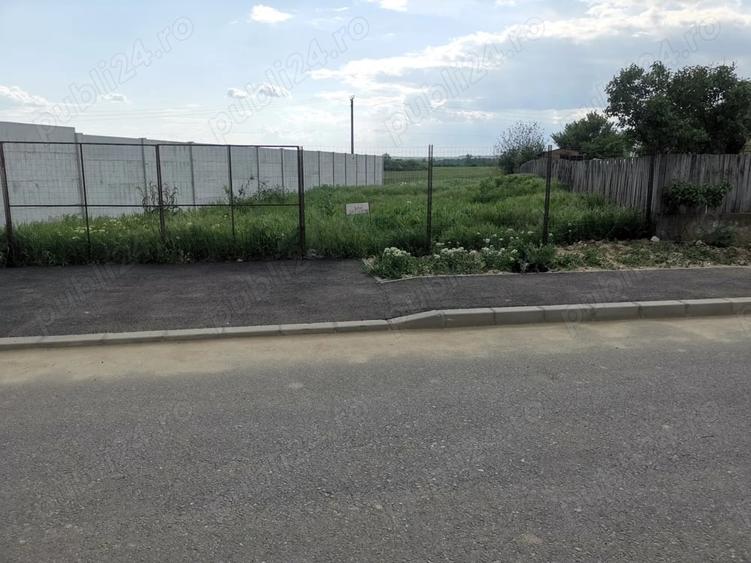 Teren de 700 mp, în Cernele