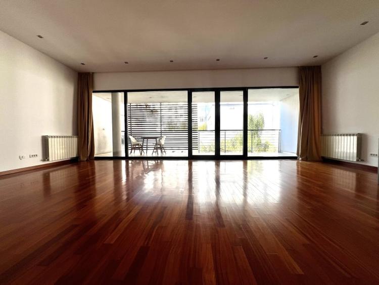 Apartament cu 4 camere decomandat, mobilat în Dorobanți