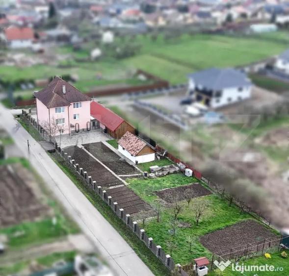 Casă cu 5 camere cu Teren 1000 Mp în Central