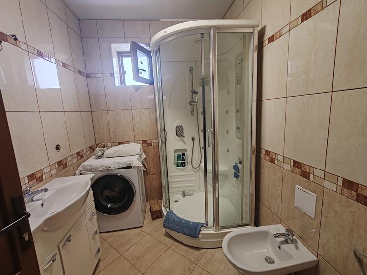 Casă cu 4 camere cu Canalizare în Ghimbav