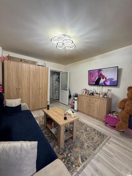Apartament cu 2 camere decomandat, mobilat în Apărătorii Patriei