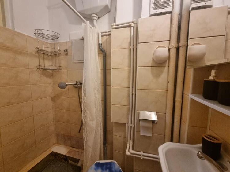 Garsonieră decomandată, mobilată în Baba Novac