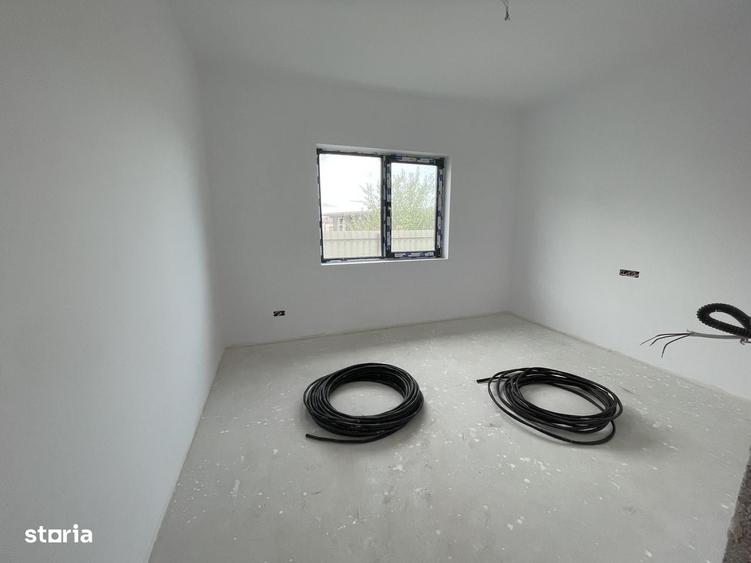 Casă cu 4 camere cu Teren 340 Mp în Clinceni